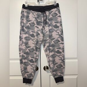 Reebok Camo Jogger Sweatpants Women’s Large Gray Pink Athletic Fleece Loung